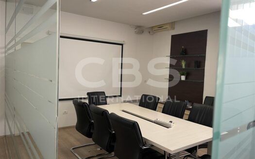 Современ деловен простор во Аеродром