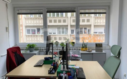 Канцелариски простор за изнајмување во строг центар – 278м² со 11 канцеларии