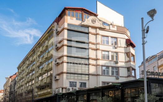 Канцелариски простор за изнајмување во строг центар – 278м² со 11 канцеларии