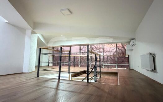 Се изнајмува деловен простор во Центар на топ локација