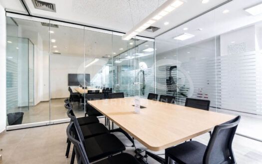 Деловен простор од 600 м² во современа деловна зграда во Карпош