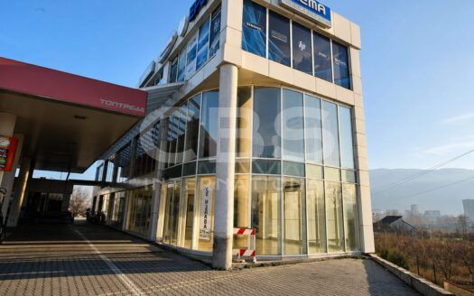 Канцелариски простор од 376 м² со приватен паркинг – Карпош / Момин поток